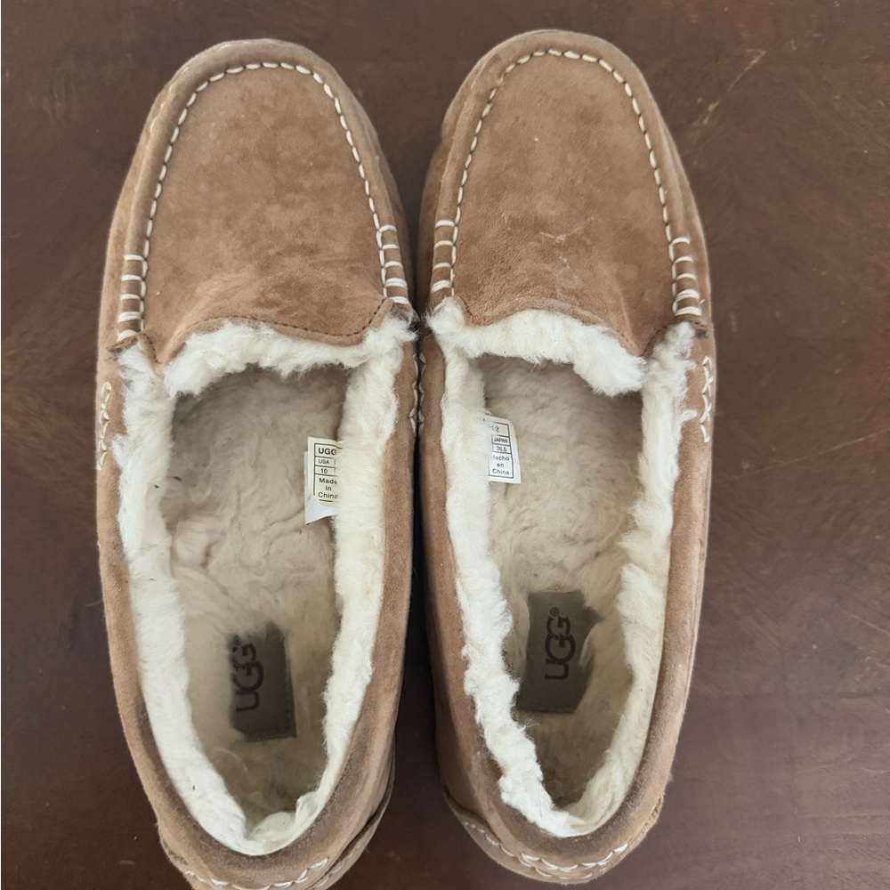 Ugg women’s slippers size 10